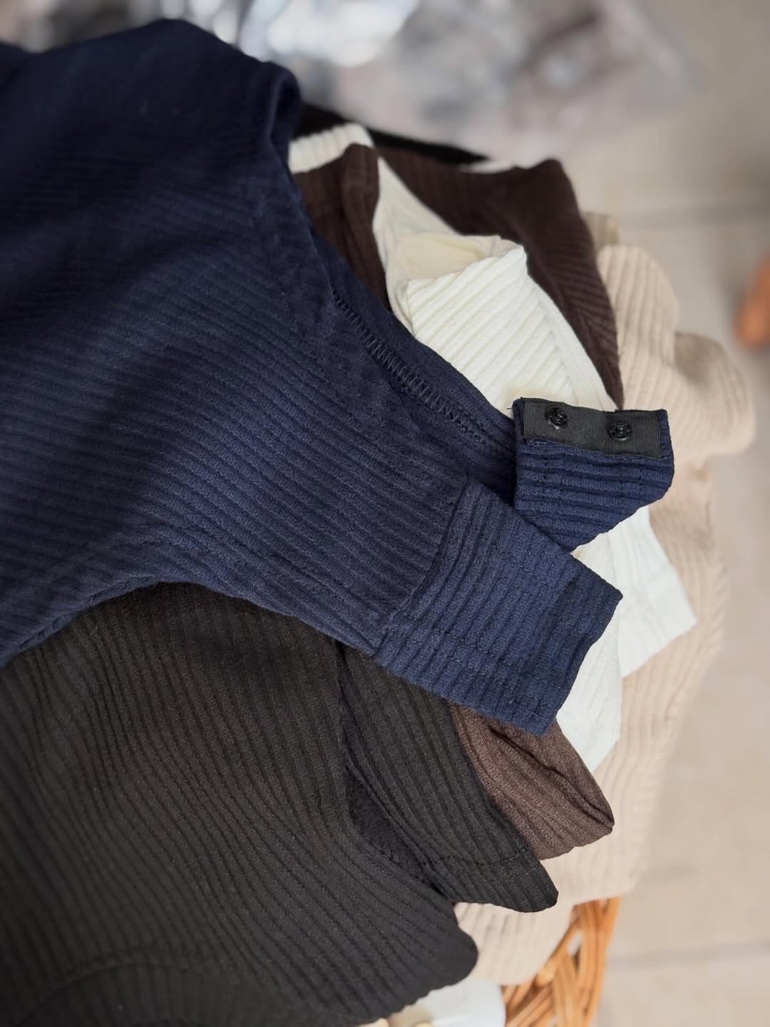 تصویر بادی یقه اسکی فینگردار 