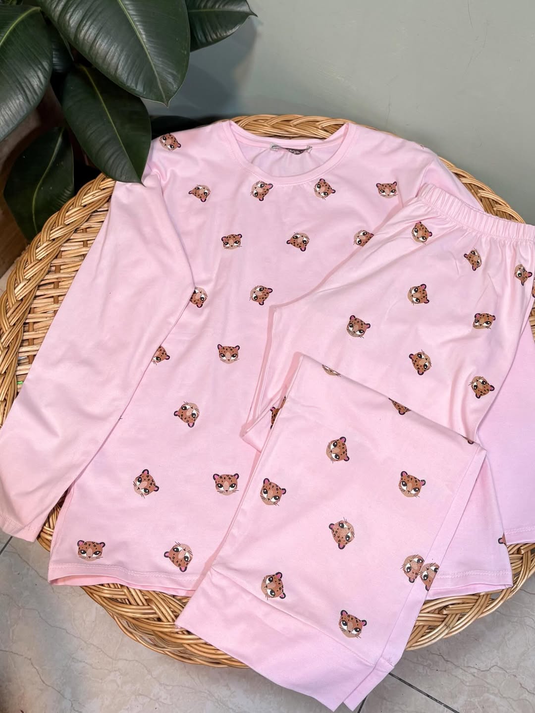 تصویر ست بلوز و شلوار پلنگی 